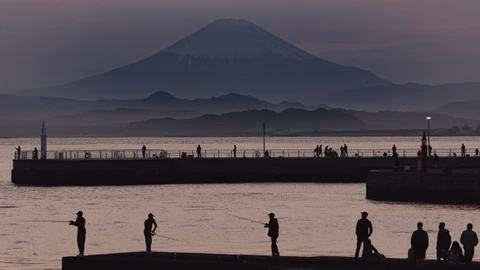 富士山日落后的我们
