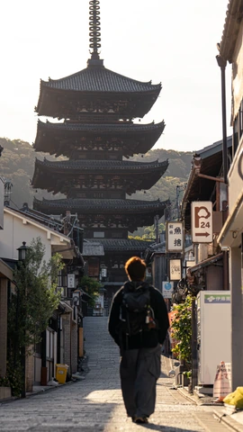 八坂塔前
