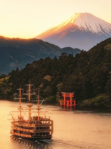 箱根与鸟居的富士山下